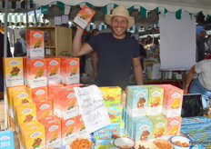 Tjebbe van Meeteren liet bij Farm Brothers alle passerende klanten een pakje koekjes meenemen. 